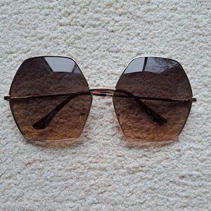 large sunglasses/shades